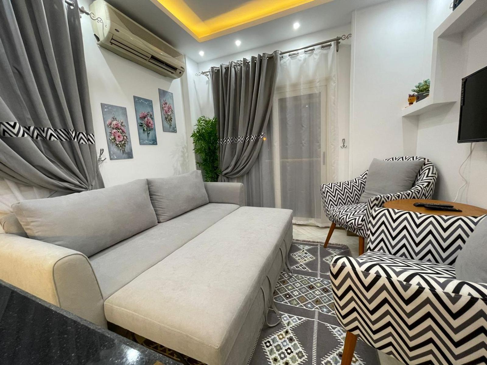 شقة في قلب القاهرة الجديدة تطل على شارع التسعين الشمالي Bagian luar foto
